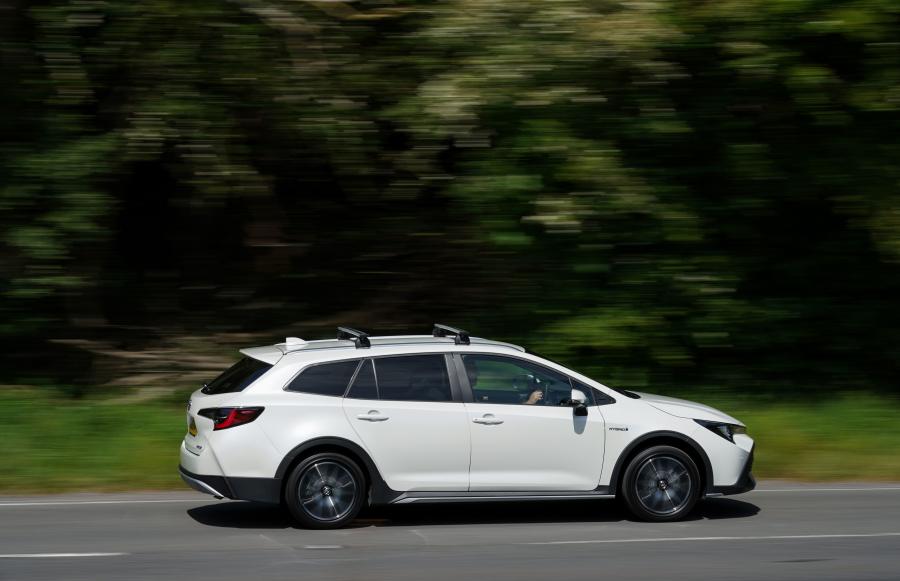  Toyota Corolla Trek Hybrid 2020 года  (UK) (фото 9 из 40)
